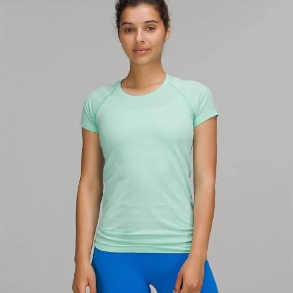 Lululemon swiftly tee size 0, mint color that's now discontinued
